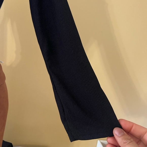 PrettyLittleThing Black Fitted Crop Bodysuit - Picture 6 of 12